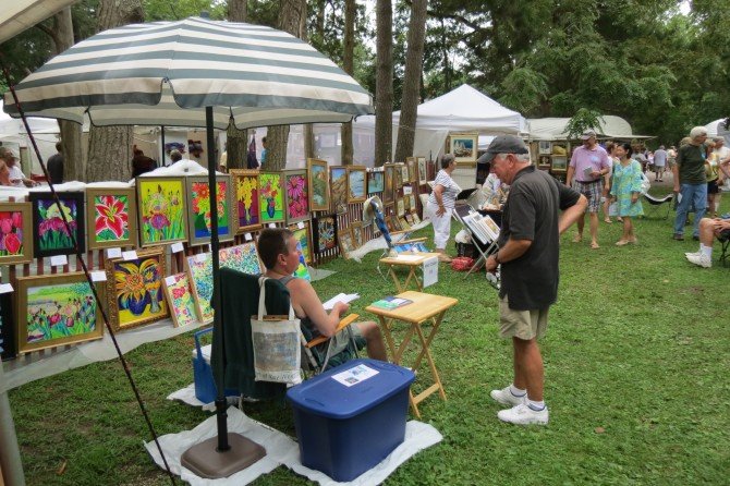 Artist_Mike_Cooper_and_others_use_a_fence_to_display_their_work2