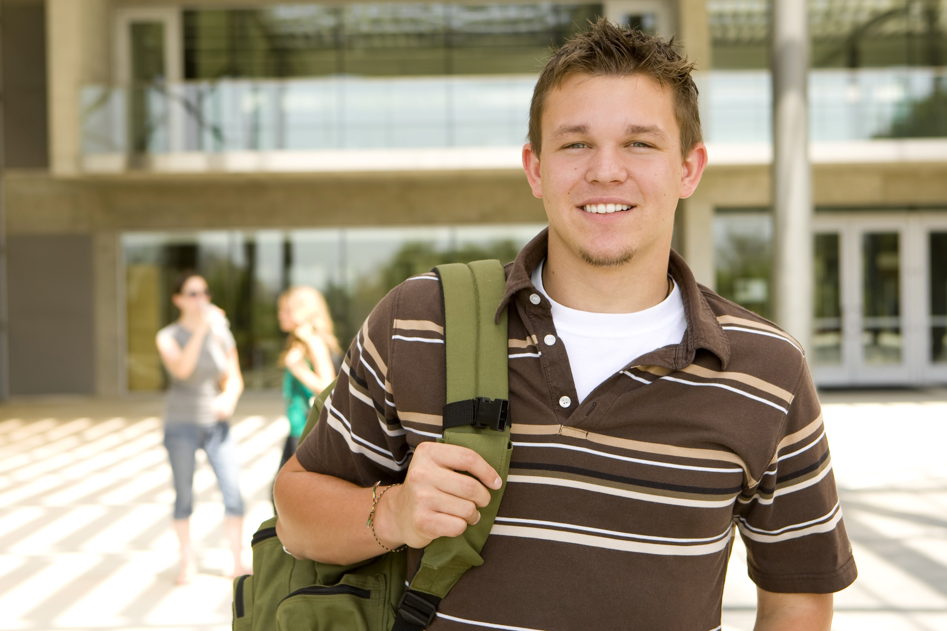 college student backpack campus_37327306