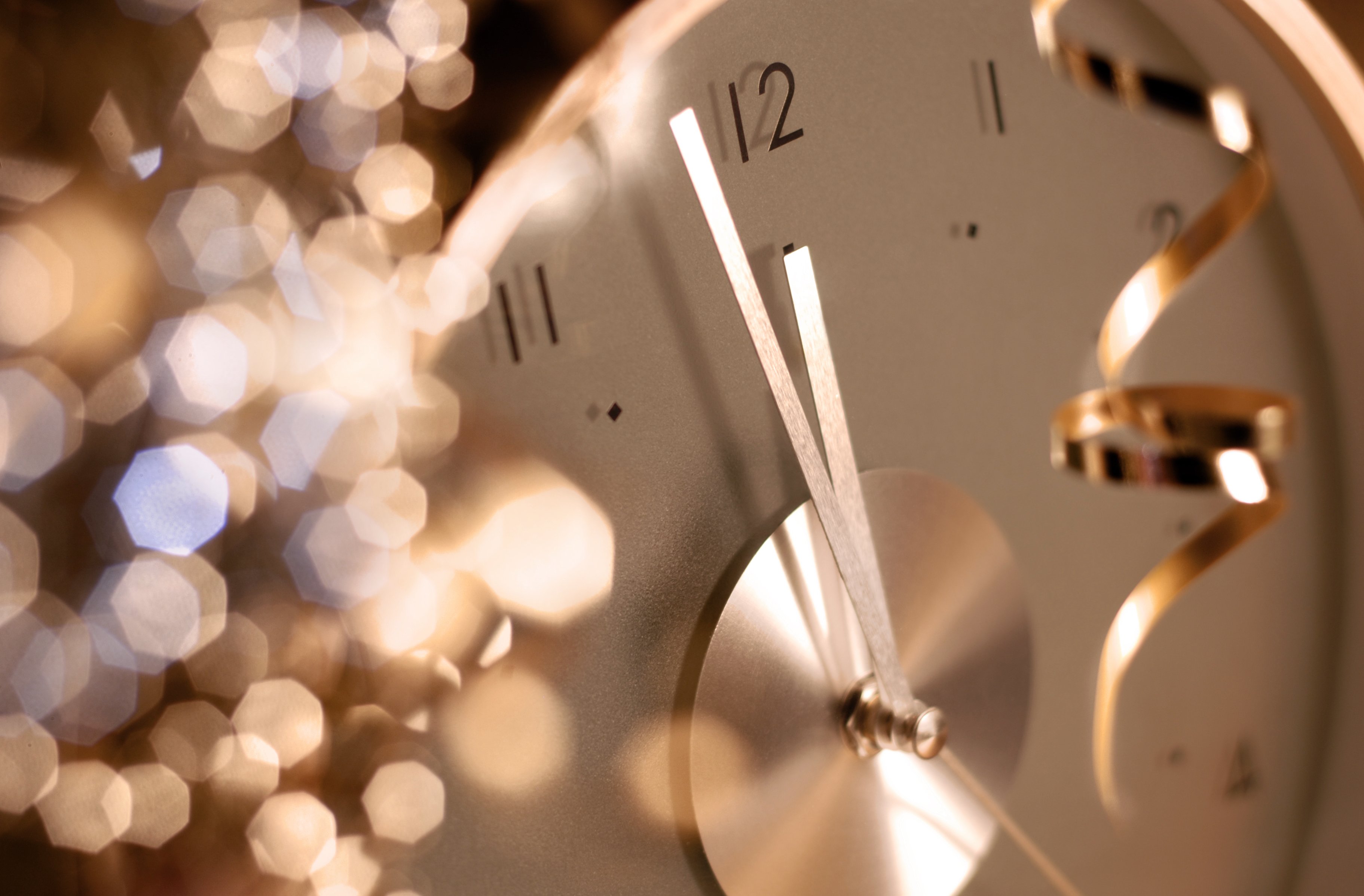 nye-clock-stroke-before-midnight