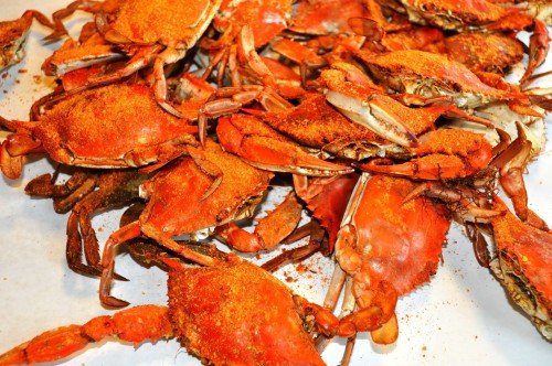 https://shorebread.com/wp-content/uploads/2014/07/Blue-Crabs-on-table-with-old-bay-e1404407715649.jpg