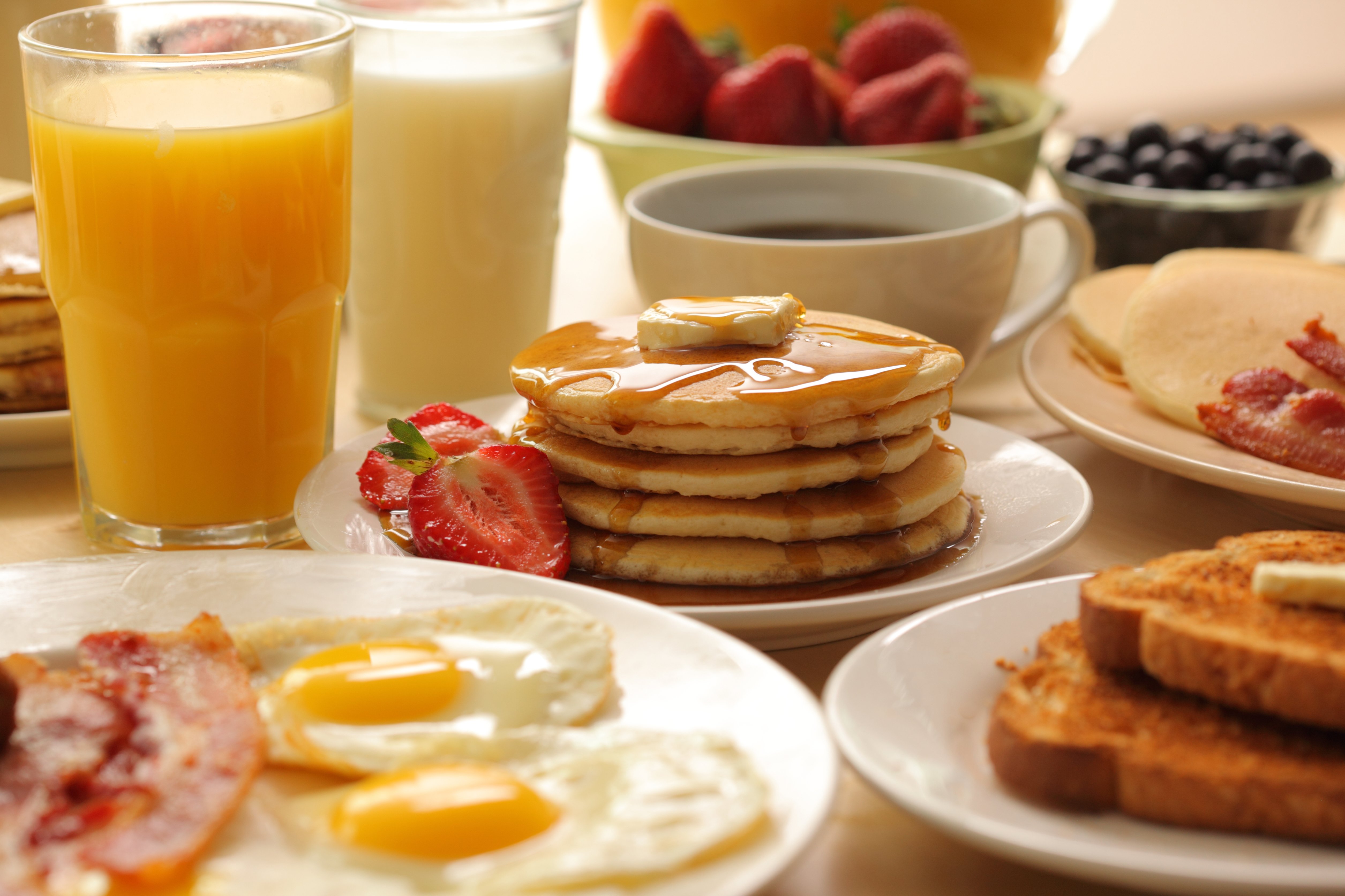 Breakfast видео. Завтрак. Американский завтрак. Континентальный завтрак. Типичный американский завтрак.