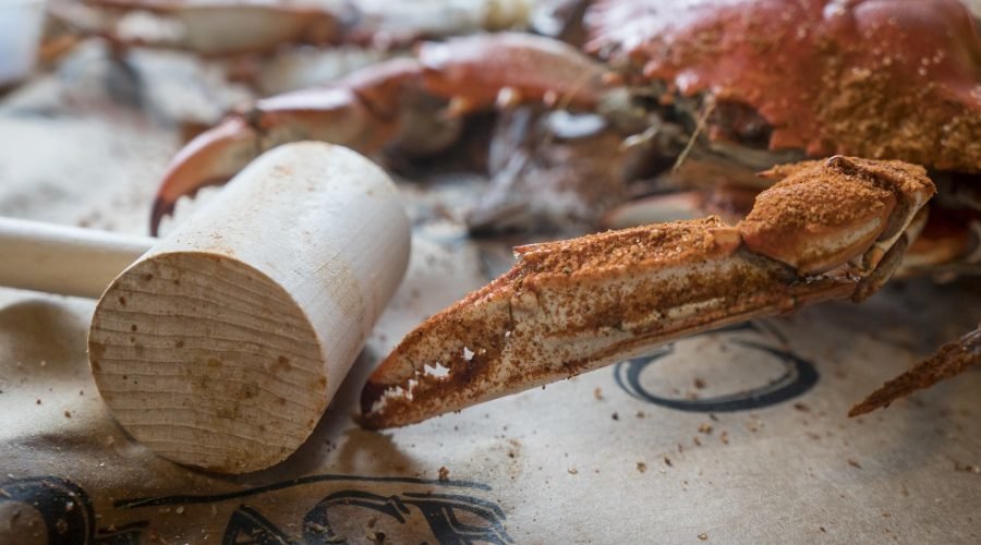 Seasoned crab with mallet