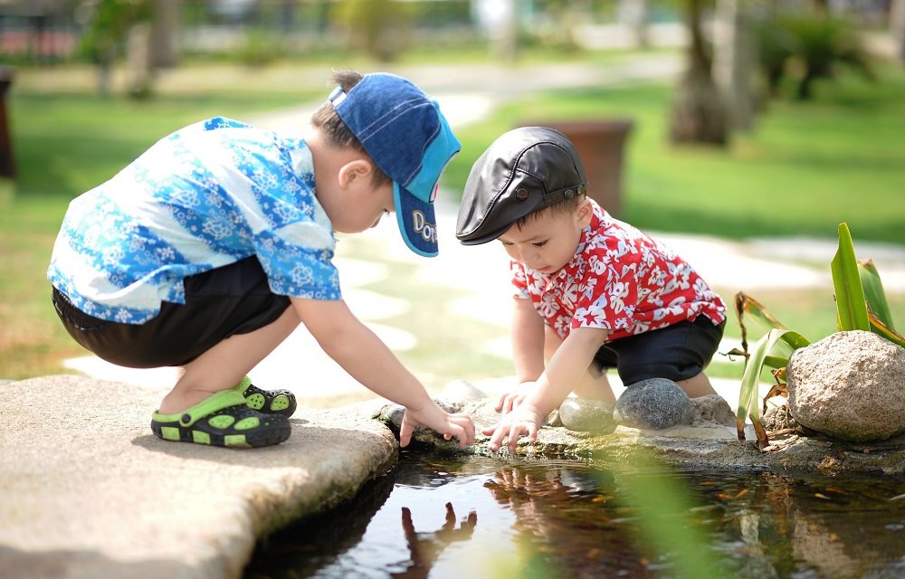 Set Up Your Water Play Center - Tinkergarten outdoor activities where kids  learn through play