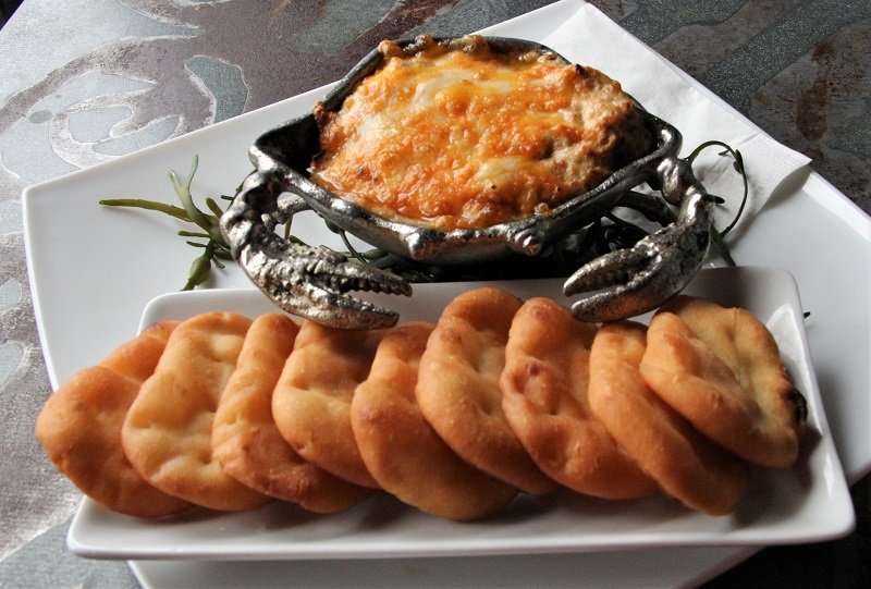 fresh crab dip with dipping bread